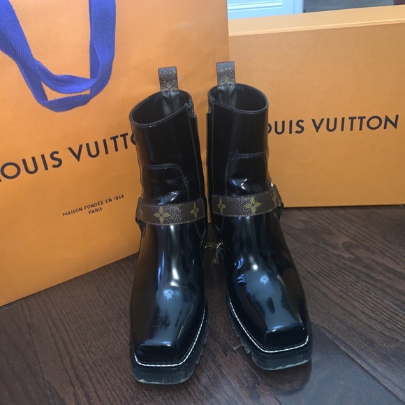 Louis Vuitton boots - Picture 1 of 6